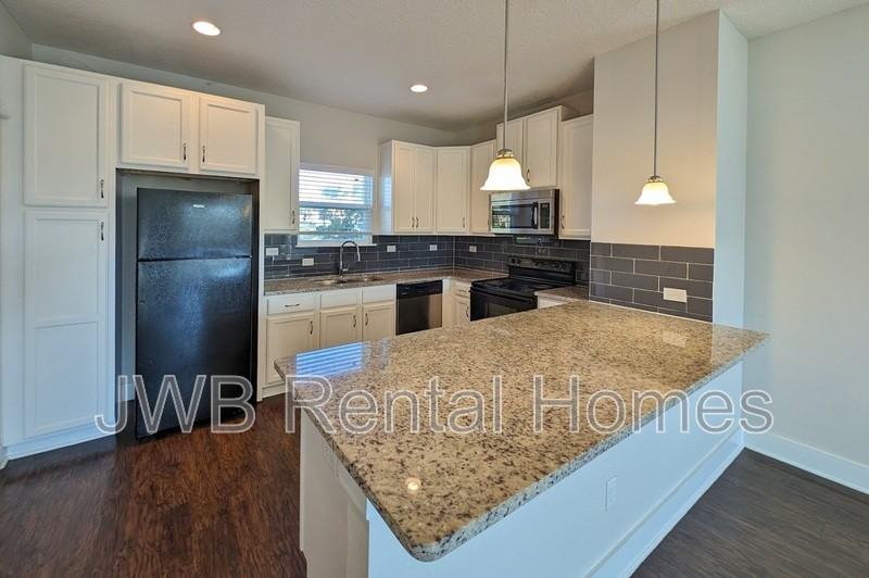 877 3rd Ave S - Photo 3 of 12