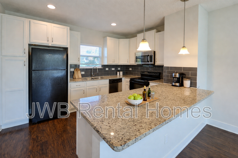 877 3rd Ave S - Photo 4 of 12