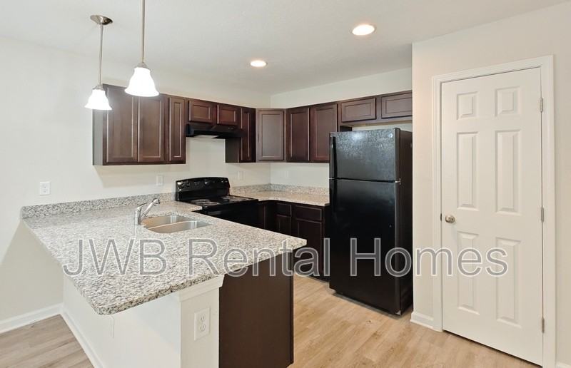 681 Melba St - Photo 3 of 13