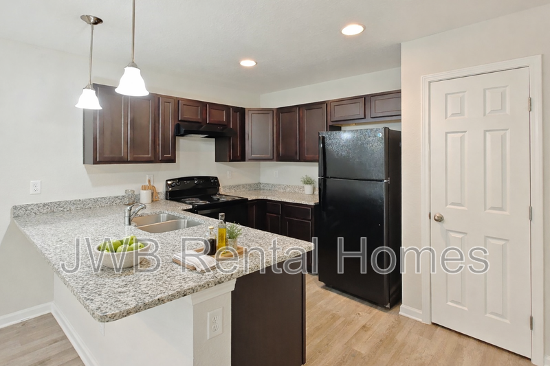 681 Melba St - Photo 4 of 13