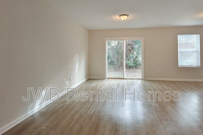 681 Melba St - Photo 7 of 13