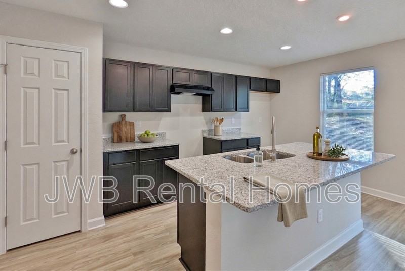 8122 Noroad - Photo 4 of 13