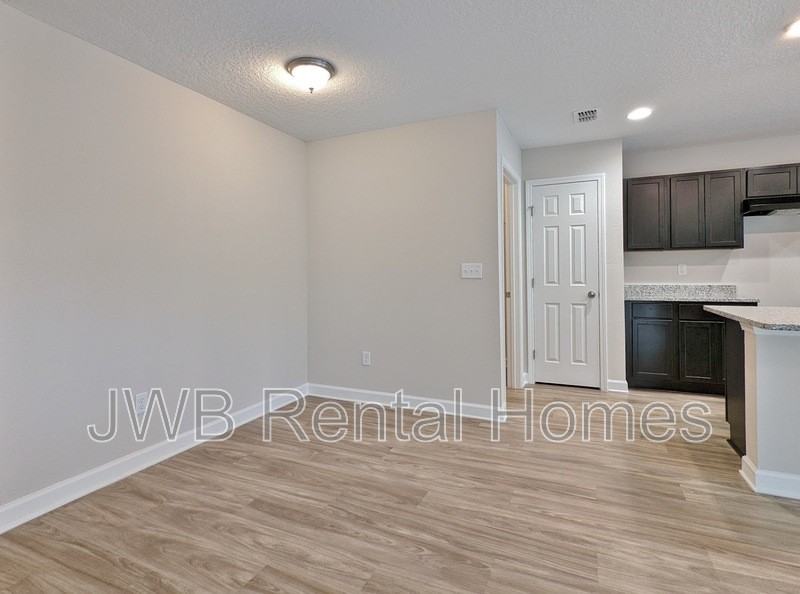 8122 Noroad - Photo 5 of 13