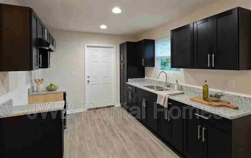 1740 W 9th St - Photo 4 of 13