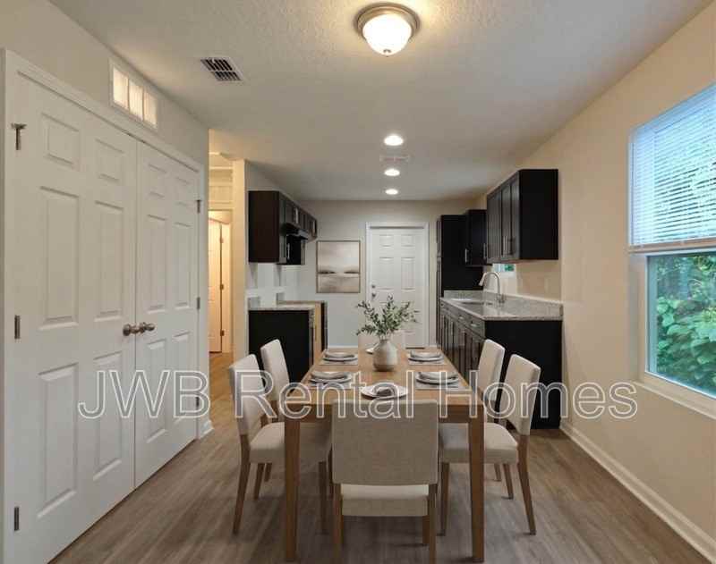 1740 W 9th St - Photo 6 of 13