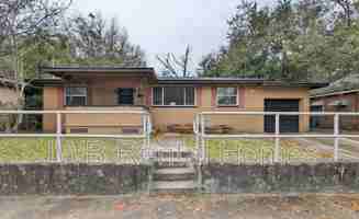 featured image of 1864 W 13th St