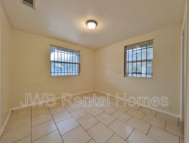 1864 W 13th St - Photo 7 of 12