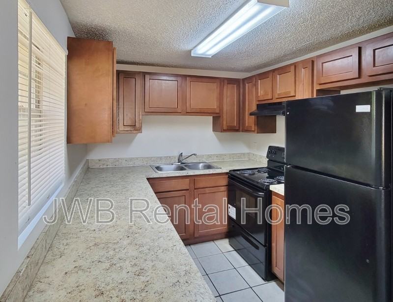 7833 Eaton Ave - Photo 3 of 13