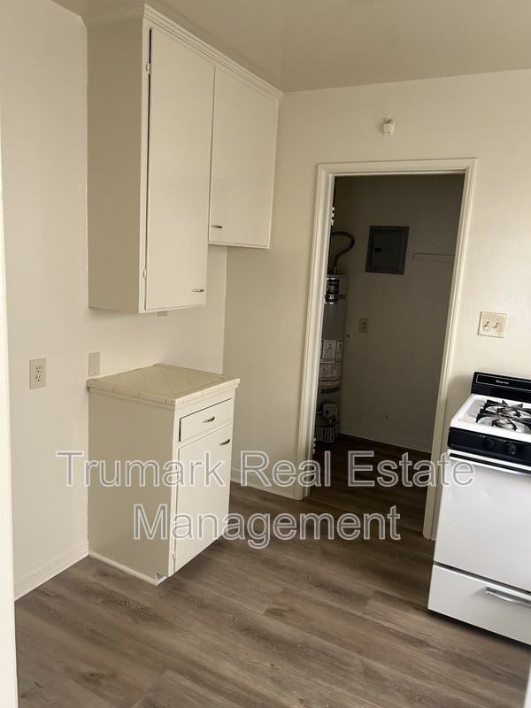 1451 E Broadway #B - Photo 4 of 11