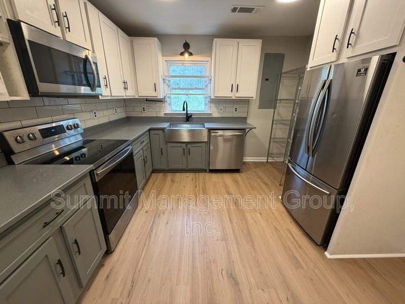 1195 Fincher Rd - Photo 5 of 26