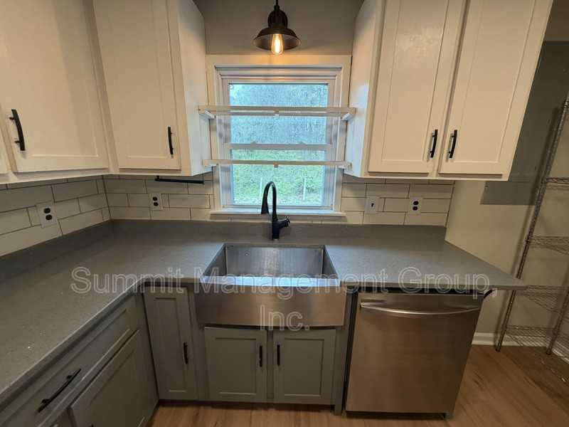 1195 Fincher Rd - Photo 6 of 26