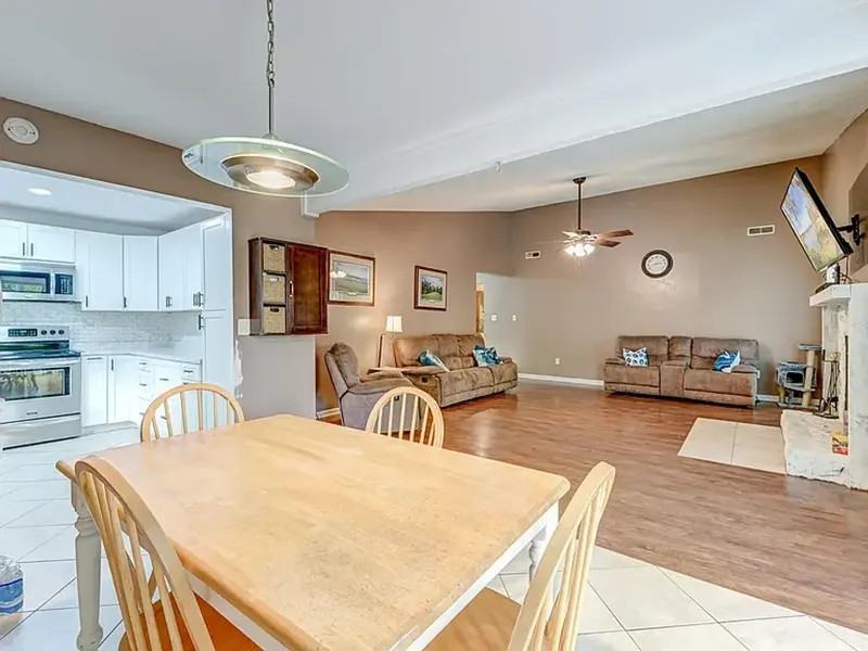 303 Canaberry Cir - Photo 3 of 19