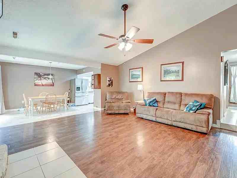 303 Canaberry Cir - Photo 4 of 19