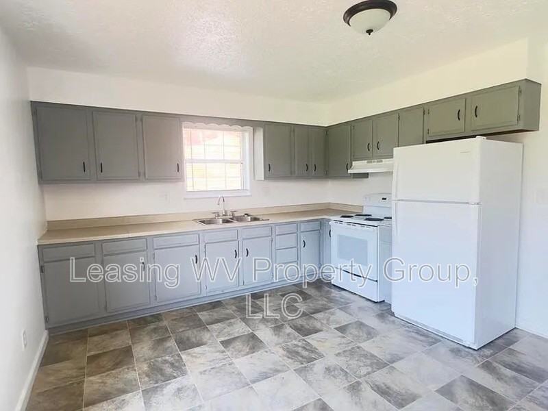 3305 Carpenter Ave - Photo 3 of 12