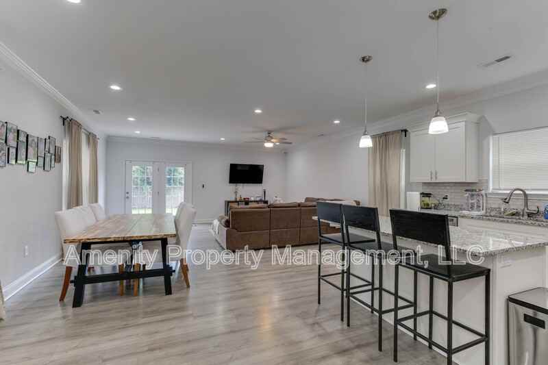 614 Rolfe St - Photo 4 of 32