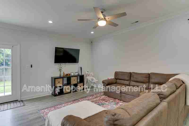 614 Rolfe St - Photo 6 of 32