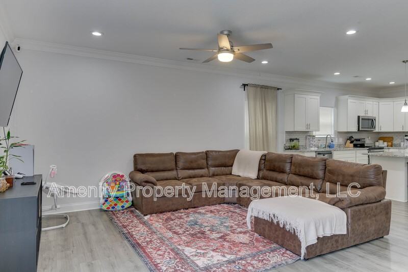 614 Rolfe St - Photo 7 of 32