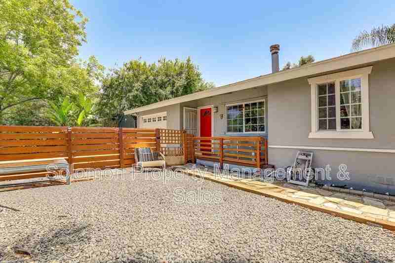 901 Eucalyptus Ave - Photo 2 of 16