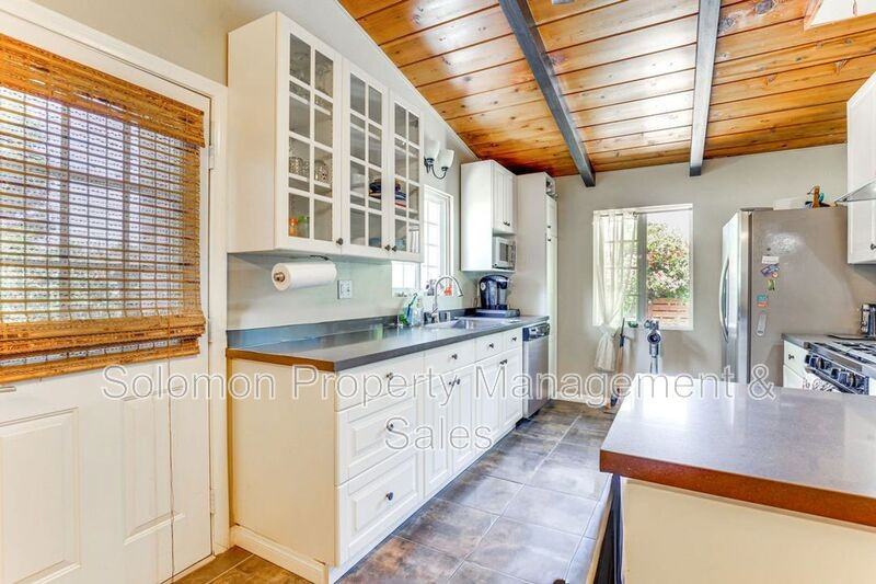 901 Eucalyptus Ave - Photo 7 of 16