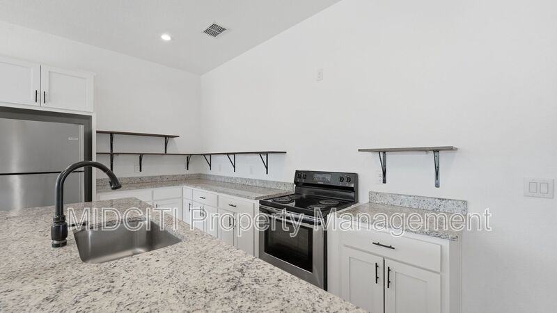 893 E Mather St - Photo 4 of 36