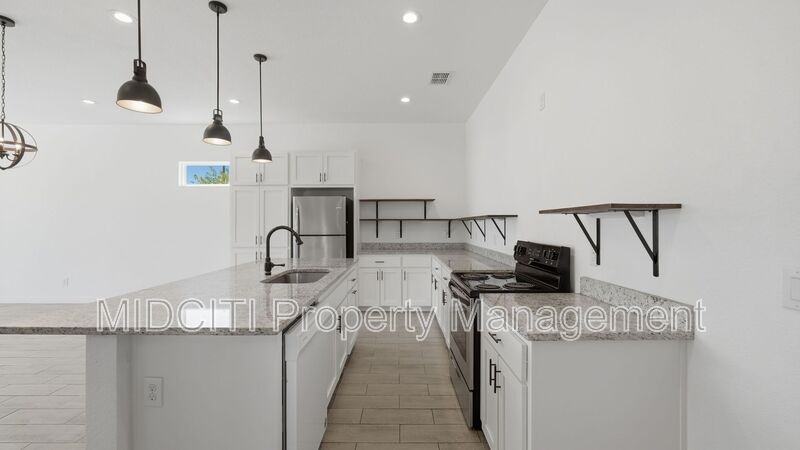 893 E Mather St - Photo 7 of 36