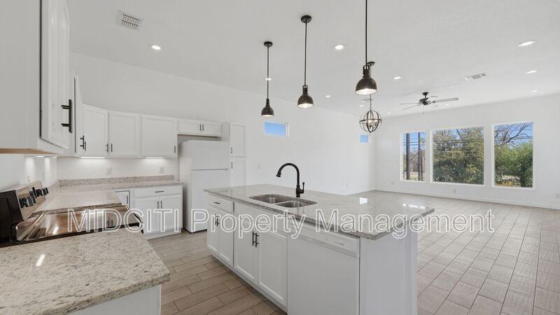 895 E Mather St - Photo 6 of 32