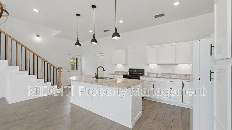 895 E Mather St - Photo 7 of 32