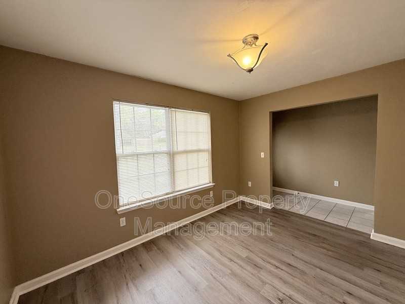 111 N Charles Willis Dr - Photo 3 of 23