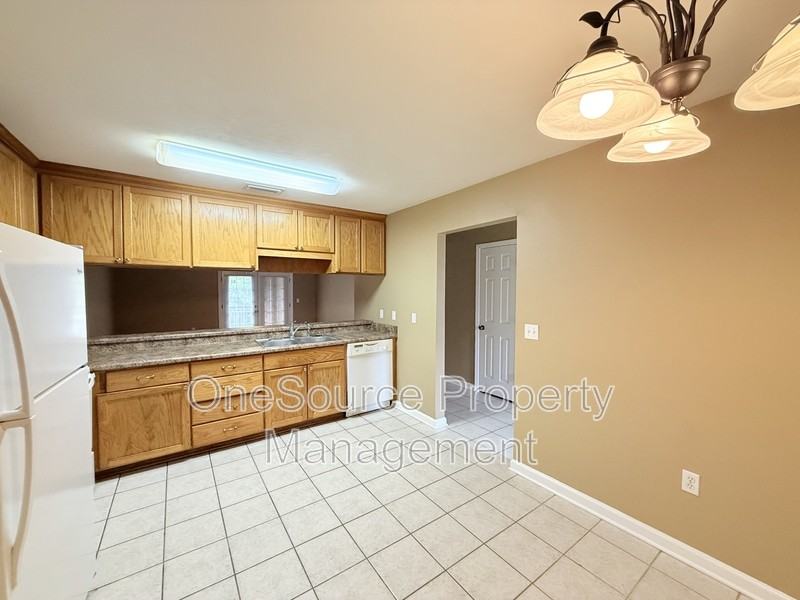 111 N Charles Willis Dr - Photo 6 of 23