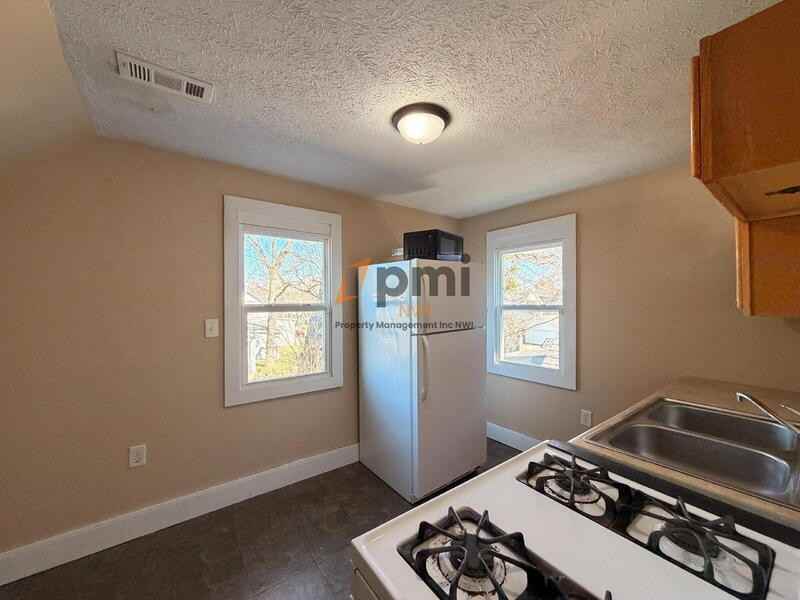 1110 1/2 Elston St #2 - Photo 7 of 14