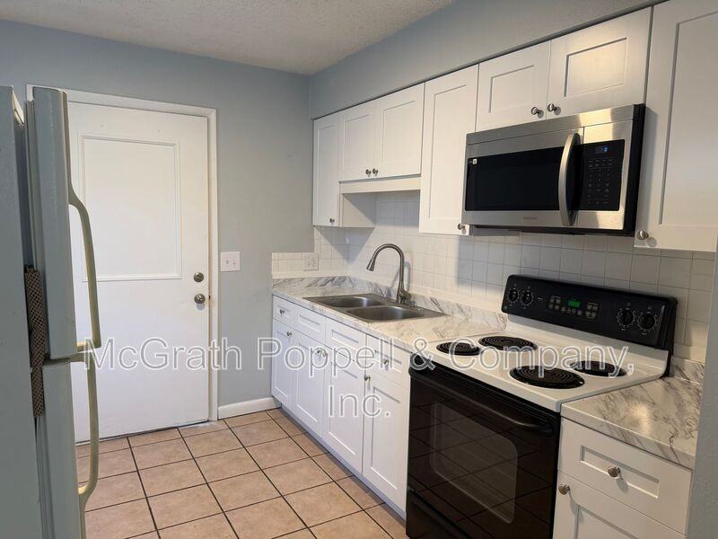 1408 Spencer Ct #A - Photo 3 of 9