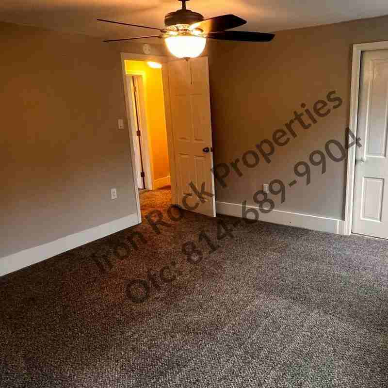 130 Cole St - Photo 5 of 12