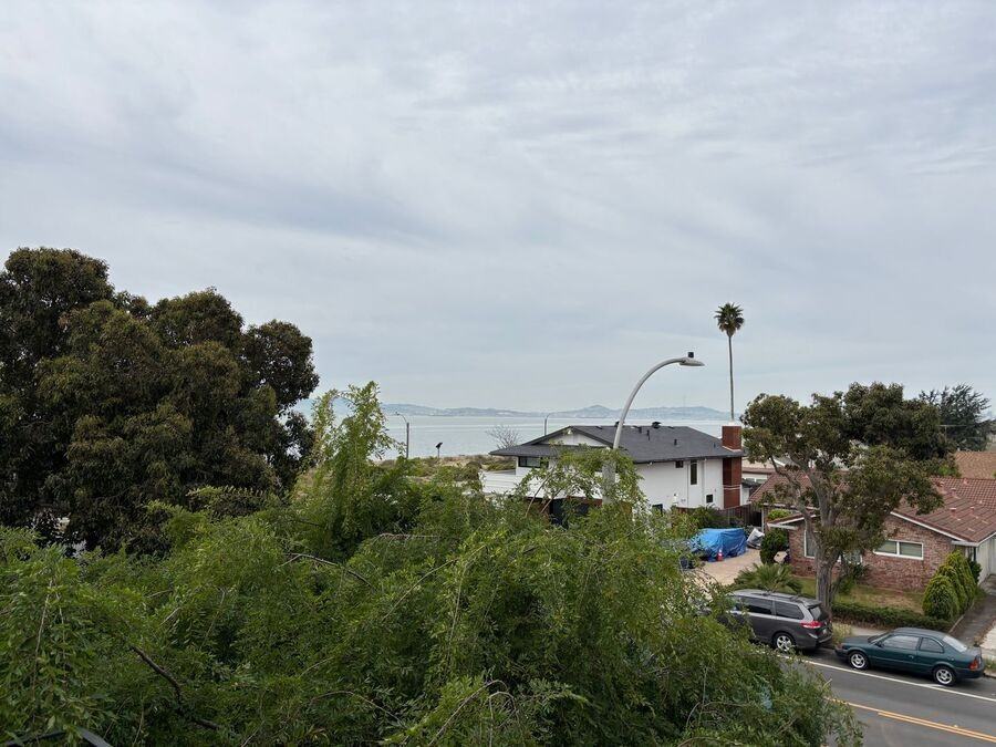 1701 Shoreline Drive - Photo 6 of 26