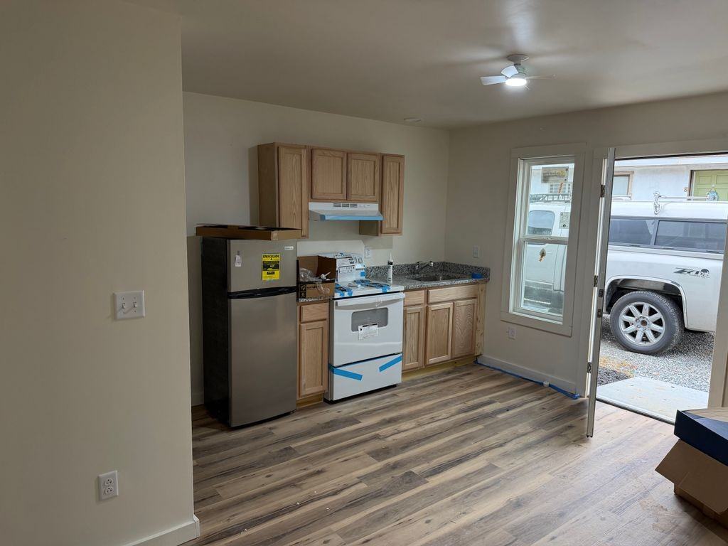 1048 Bryan Dr #A - Photo 3 of 4