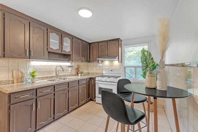 123 Lisgar St - Photo 4 of 13