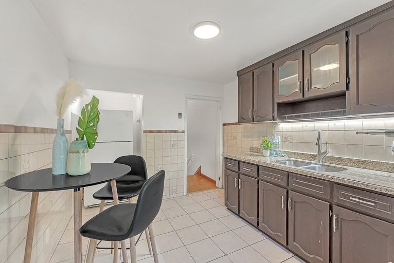 123 Lisgar St - Photo 5 of 13