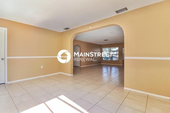 8207 Dedham Dr - Photo 5 of 16