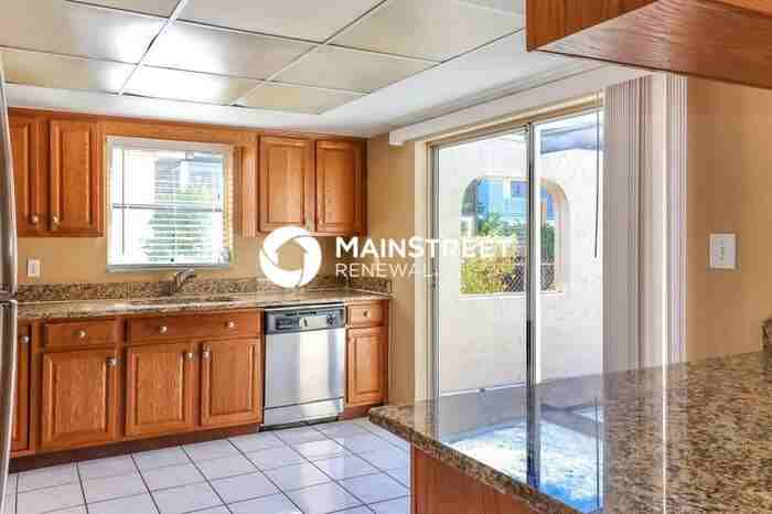 8207 Dedham Dr - Photo 7 of 16