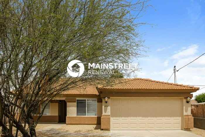 2612 E Paradise Ln - Photo 3 of 16