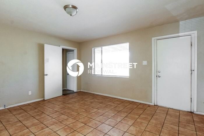 4902 W Mulberry Dr - Photo 5 of 16