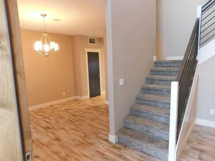 288 Oakwood Ave - Photo 2 of 28
