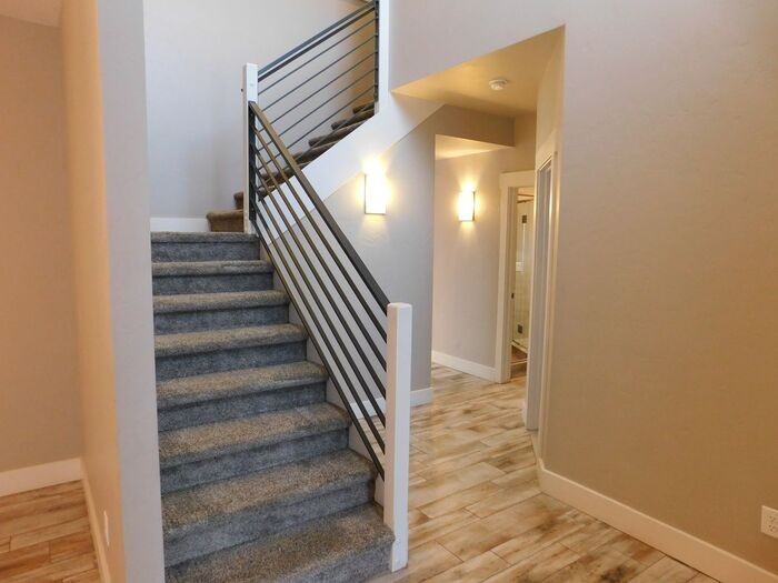 288 Oakwood Ave - Photo 4 of 28