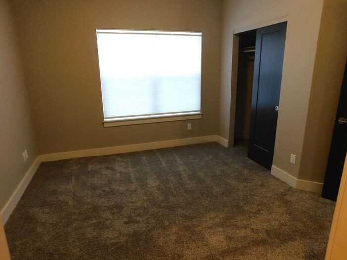 288 Oakwood Ave - Photo 5 of 28