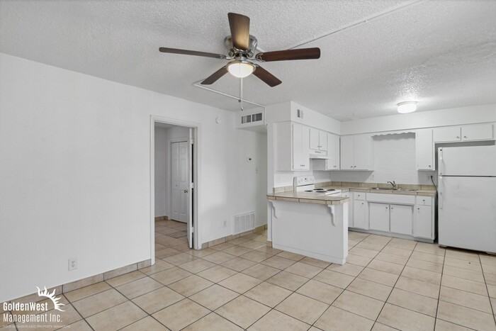 7150 N 27th Ave #05 - Photo 3 of 16