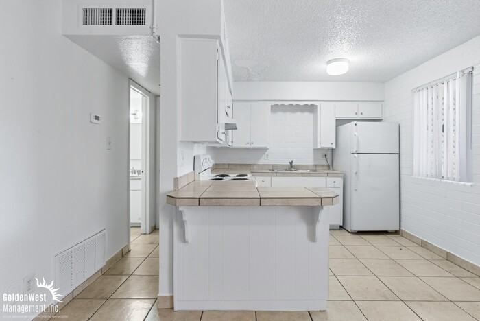 7150 N 27th Ave #05 - Photo 6 of 16