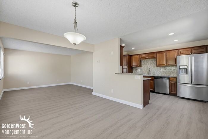 1311 O Ave - Photo 4 of 23