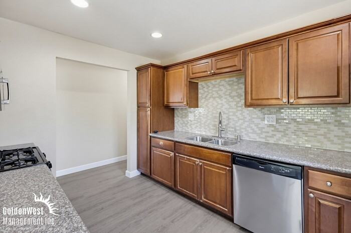 1311 O Ave - Photo 7 of 23