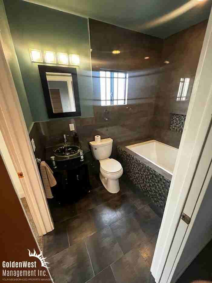 138 Douglas St - Photo 6 of 20