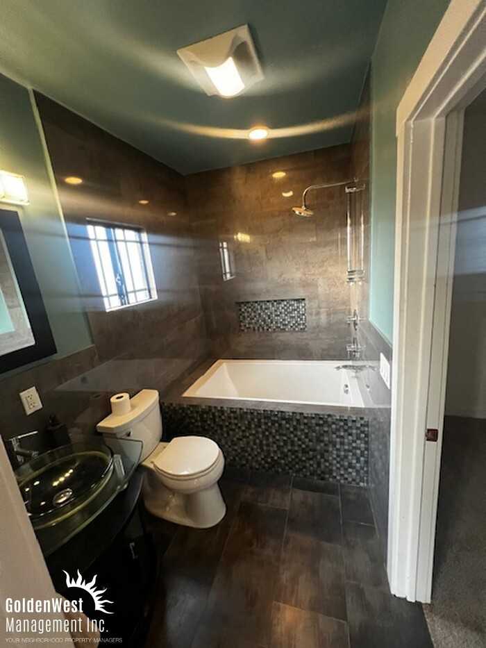 138 Douglas St - Photo 7 of 20