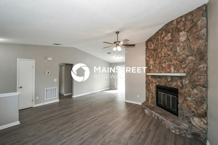 2419 Winterwood Cir E - Photo 4 of 16